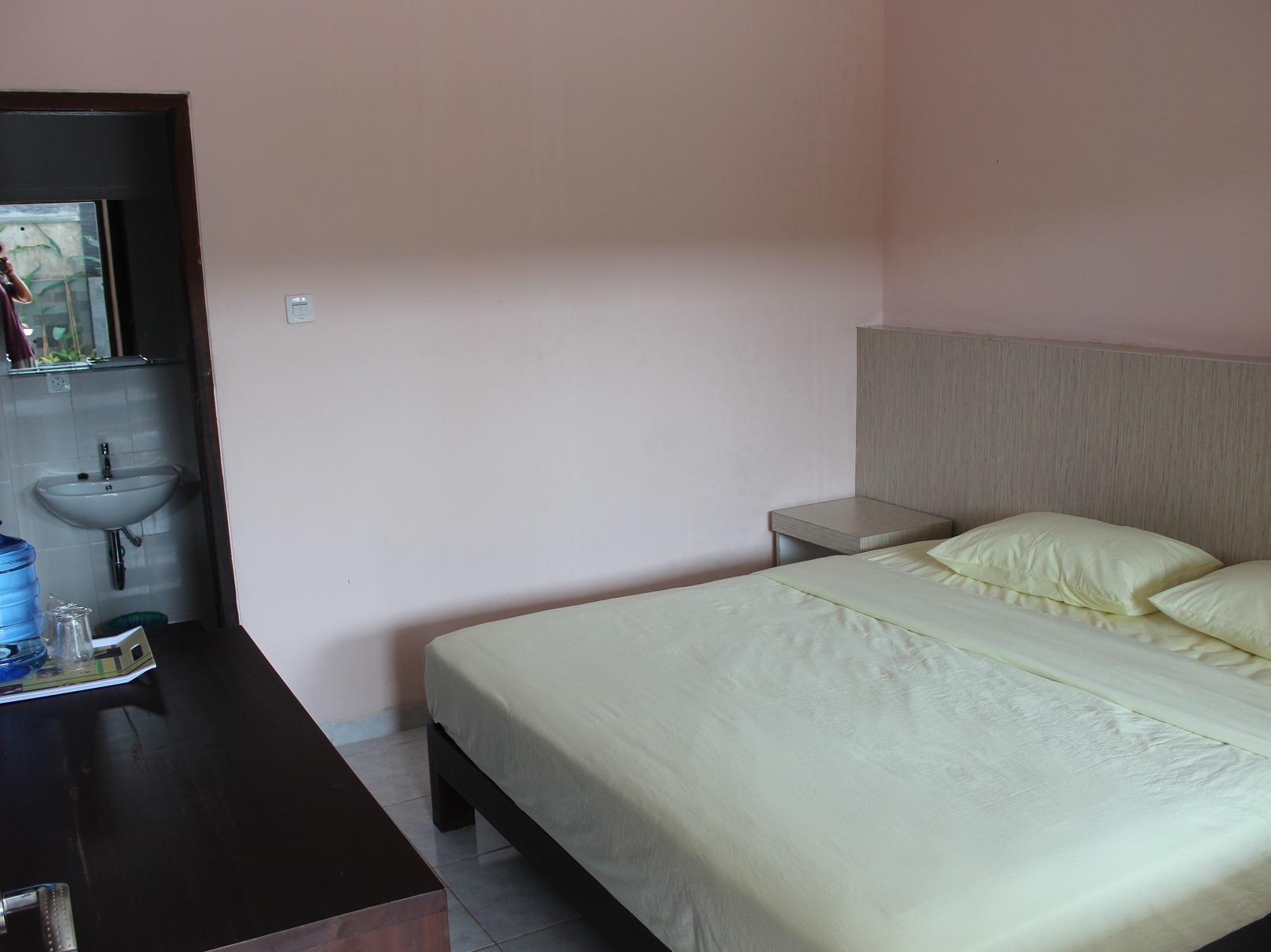 Holiday Beach Inn Pangandaran Exterior photo