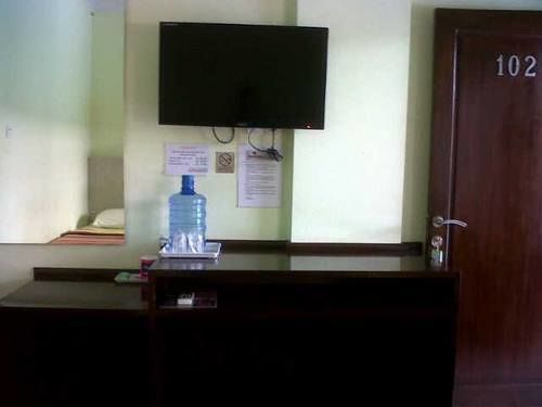 Holiday Beach Inn Pangandaran Exterior photo