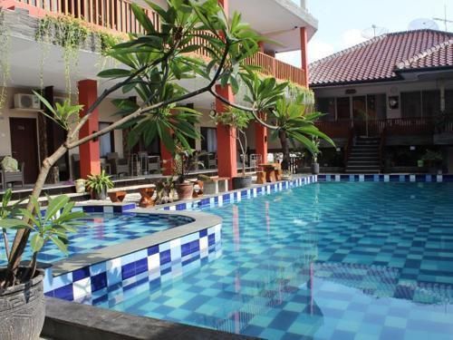 Holiday Beach Inn Pangandaran Exterior photo
